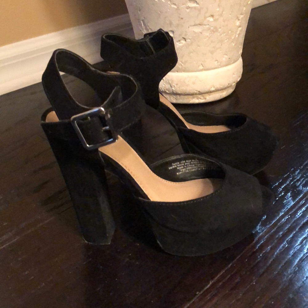 BLACK SUEDE PLATFORM HEELS